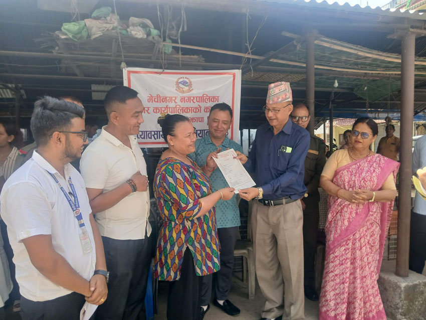 मेचीनगरमा व्यवसाय दर्ता अभियान सुरु, एकै दिन २० जनाले दर्ता गरे