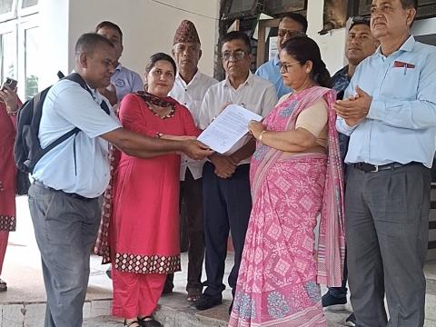 मेचीनगरका बालशिक्षक आन्दोलित: पारिश्रमिक, सामाजिक सुरक्षा तथा दरबन्दीको मागसहित नगरमा ज्ञापन मेचीनगरका बालशिक्षक आन्दोलित: पारिश्रमिक, सामाजिक सुरक्षा तथा दरबन्दीको मागसहित नगरमा ज्ञापन
