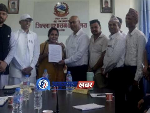 आयात हुने फूल रोक्न फूल उत्पादक कृषकद्वारा प्रशासनको ध्यानाकर्षण